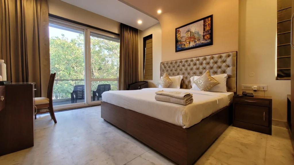 Vasant Kunj Gem: JMD Residency Spacious Stay