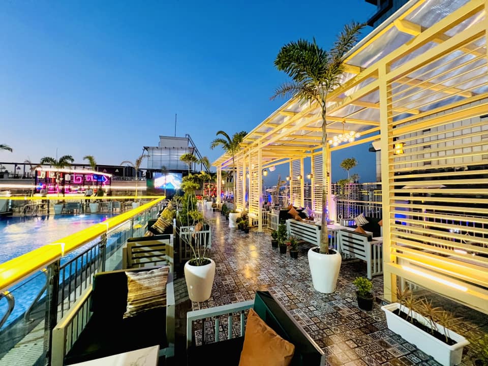 rooftop cafe in noida with a pool canopy pool bar